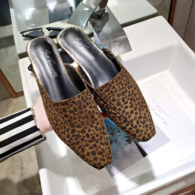 

In the summer of 2019 the new Korean version of semi-slippers square head wave point flat heel flat bottom Muller wore lazy Int