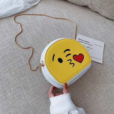 

On the new ins super fire cartoon bag female 2019 new Korean version of the wild single shoulder slung fashion chain small round bag