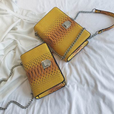 

Qiao Bani 2019 new European&American style fashion snakeskin hit color small square bag tide shoulder diagonal female bag