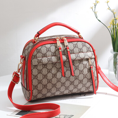 

In the bag female 2019 new cool female bag Korean version of the fresh small fragrance fashion single shoulder Messenger bag