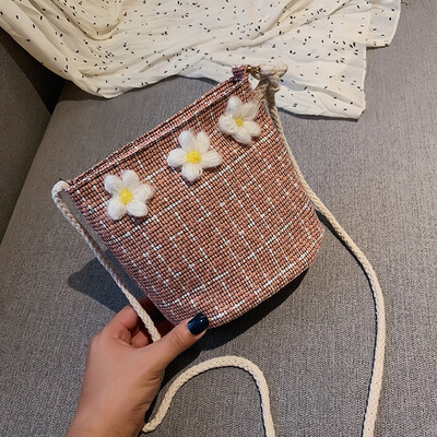 

2019 new fashion lattice messenger bag Sen cute flower bucket bag small fairy wild temperament shoulder bag