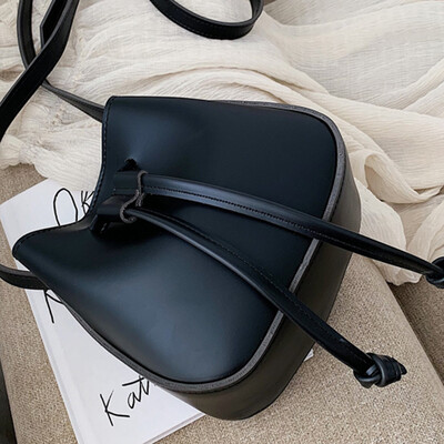 

French minority western style texture female 2019 new fashion Joker Messenger bag shoulder bucket bag