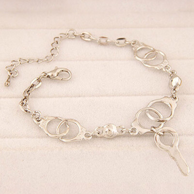 

Fashion Style New Trendy Romantic Key Shape Bracelet for Women Gold Crystal Color Bangles Jewelry Gift for Women Birthday