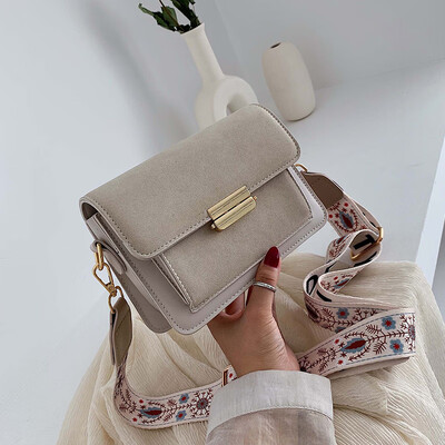 

Ins super fire senior sense small bag handbags new 2019 Korean fashion wild wide shoulder shoulder Messenger bag
