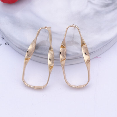

European Trendy Geometric Metal Big Drop Earring For Women Leaf Flower Round Brincos Statement Earring Party Jewelry Model Show