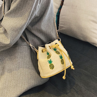 

On the new small bag French niche straw bag senior sense bucket bag handbags new 2019 net red Messenger bag