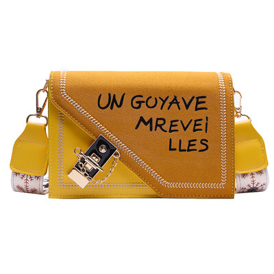 

Korean version of the small bag female 2019 new wave fashion pearl portable bag wild Messenger chain saddle bag