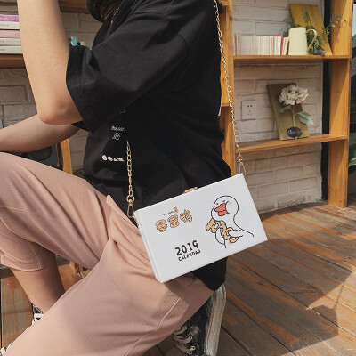 

Ins super fire bag female 2019 new Korean version of the wild single shoulder slung fashion cartoon chain box small square bag