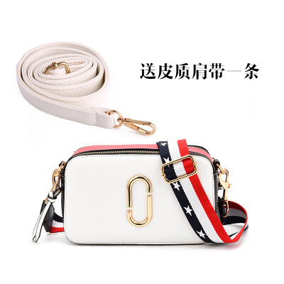 

On the New Female Trend Korean Edition Girls Fashion Baitao Ladies One Shoulder Slant Square Bag Simple