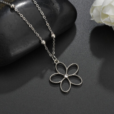 

New Creative Design Ladies Pendant Necklace Hollow Fishtail Flower Fashion Popular Necklace Set Wedding Jewelry Female Gift