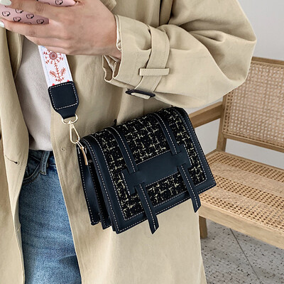 

Ins super fire bag female new 2019 Korean version of the simple woolen wool wide shoulder shoulder Messenger bag wild small square bag