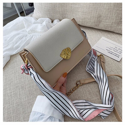 

In summer the Korean version of the Chaozhou Womens Bag Chao Chain has one shoulder&one shoulder slanting bag for hours