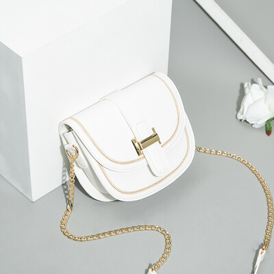 

On the new tide of young women Korean fashion Joker Messenger bag chain shoulder bag saddle bag