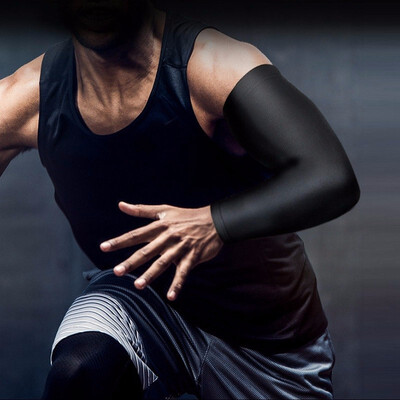 

Arm Guard Bracer Sunscreen&Breathable Protects the Arm During Exercise
