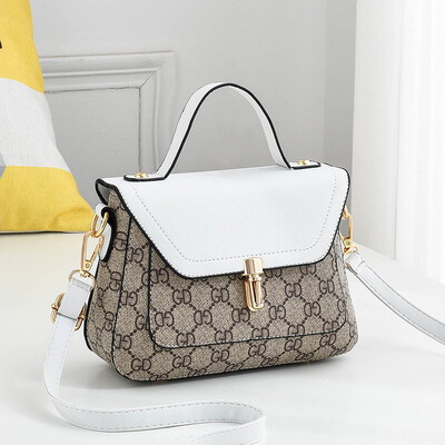 

Ladies bag 2019 Korean version of the cool fashion spring new womens bag wild personality handbag shoulder Messenger bag
