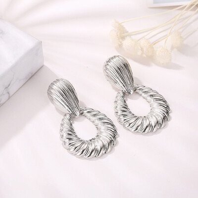 

In 2019 the latest design creative alloy shell corrugated earrings generous&simple earrings gifts for women
