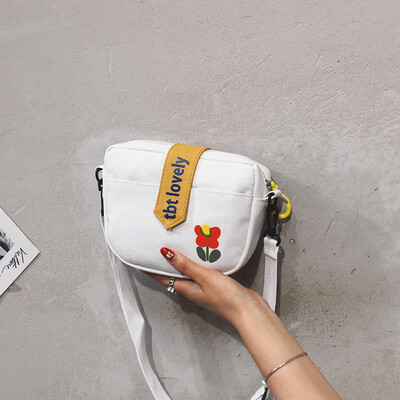 

Small bag female 2019 new Korean version of the wild flower print small square bag Harajuku girl canvas shoulder Messenger bag