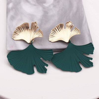 

2019 Big Ginkgo Leaf Shape Pendant Earrings for Women Bohemian Geometric Metal Painted Statement Earring Jewelry Christmas Gift