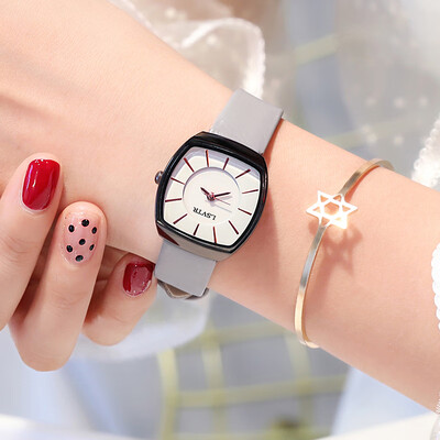 

British niche retro watch female student simple art ins wind lady Sen small black table