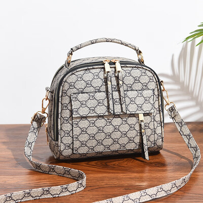 

In summer the new fashion of women the fashion the handbag the handbag