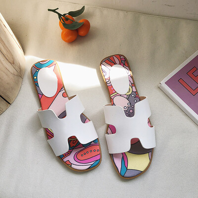 

Slippers Female Wears Korean Printed Flat Bottom One-Word Slipper Beach Rome Cold Slipper Moisture Outside Summer