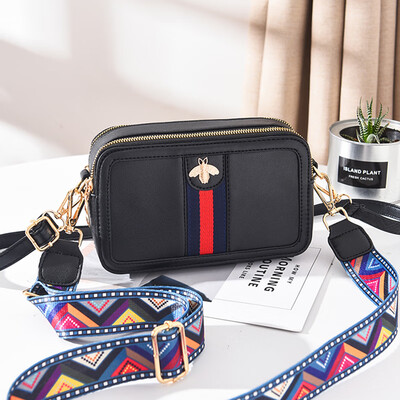 

On the new small bag camera bag net red small square bag contrast bee shoulder bag ins Messenger bag