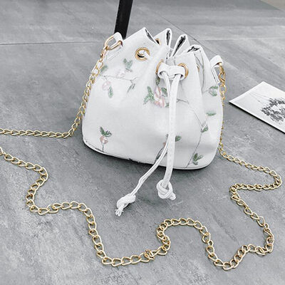 

Women Flower Embroidered Drawstring Shoulde Bags Metal Chains Bucket Messenger Bag Sweet Girls Streetwear Crossbody Bags