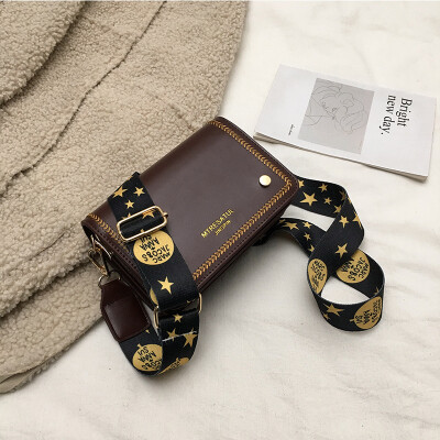 

On the new ins bag female chic wild 2019 new Korean fashion crossbody shoulder broadband texture small square bag