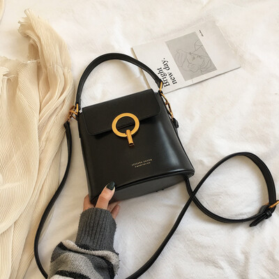 

Hong Kong wind texture net red new bucket bag women 2019 new Korean version of simple hand bill of lading shoulder slung womens b