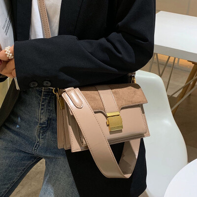 

Korean version of the small bag female 2019 new foreign air wild broadband small square bag fashion simple texture shoulder Messenger bag