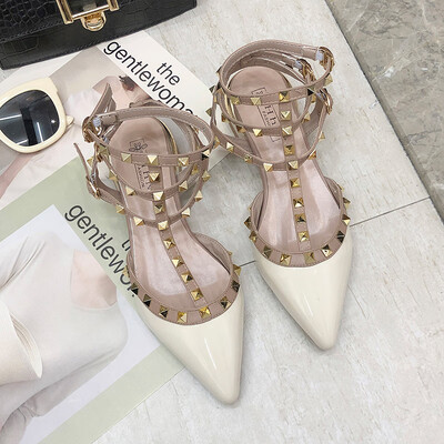 

2019 new net red pointed heel rivet flat heel Baotou sandals thick heel willow nail wedding shoes pregnant women short heel shoes