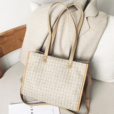 

Autumn on the new 2019 new Korean version of fashion leisure wool weaving one shoulder slanted small square bag
