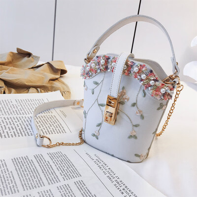

New small bag female 2019 new wave Korean version of the wild shoulder slung fashion gas chain lace bucket bag