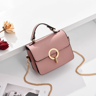 

The new womens Korean version of the hand-held chain single-shoulder bag is fashionable&the foreign gas slanted the small squ