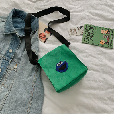 

Ins package 2019 new simple wild casual shoulder bag fashion Messenger small square bag cartoon cute canvas bag