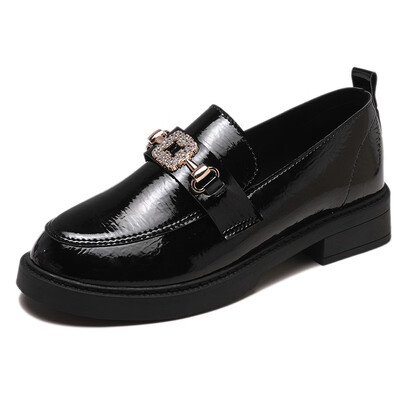 

2019 new lucky shoes Korean version of rhinestone buckle patent leather deep round head low documentary shoes small leather shoes