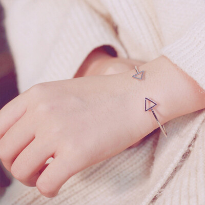 

Personality hollow triangle geometric opening bracelet student couple wild bracelet female models simple temperament bracelet