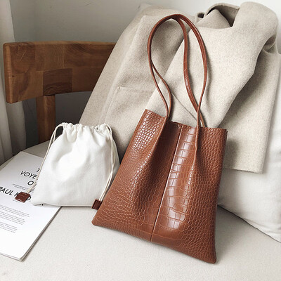 

Korean version of Joker Tote bag women 2019 new French minority large-capacity shoulder bag autumn handbag