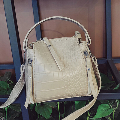 

Small fresh womens bag 2019 summer new style Korean version of the handbag one shoulder slanted bucket bag tide one shoulder on