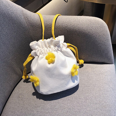 

Fashion casual Messenger bag 2019 new Sen cute flower canvas bag small fairy wild temperament shoulder bag
