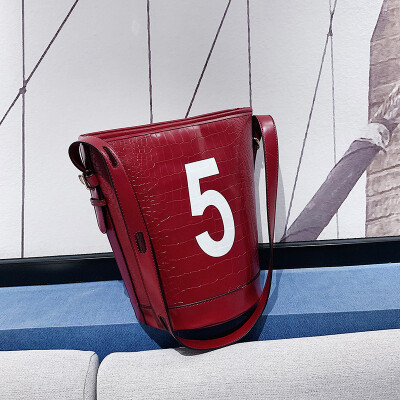 

Girl bucket bag female new Korean fashion casual contrast color shoulder Messenger bag tide