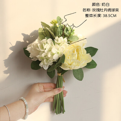 

A bouquet of roses Artificial Flower Home Furnishing decoration Wedding celebration Hand tied bouquet