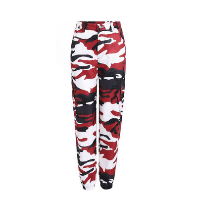 

19 latest fashionable&comfortable cargo pants for women are loose straight jeans with elastic camouflage print at the waist