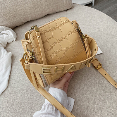 

Small ck female bag 2019 summer new wave Korean version of the shoulder Messenger bag female wild fashion chain hit color small square bag