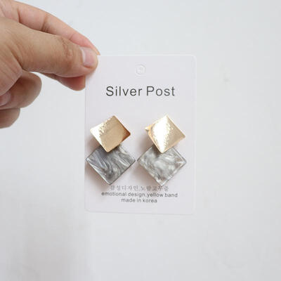 

2018 New Arrival Geometric Metal Women Trendy Stud Earrings Fashion Korean Grinding Block Coloured Splicing Shell Jewelry