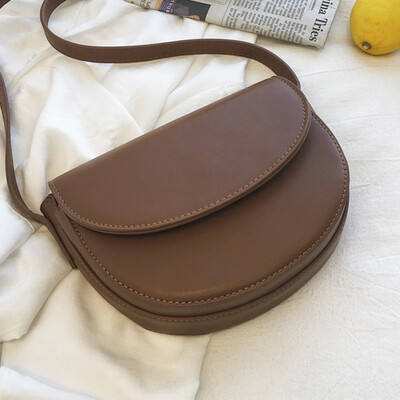 

Hong Kong style oblique carry bag female 2019 autumn&winter new retro hundred build semicircular saddle bag pure color single