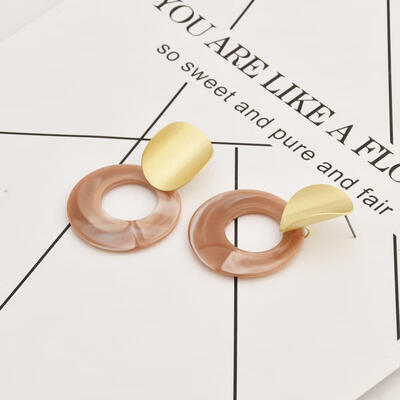 

Korean New Round Earrings Resin Black White Acetic Acid Dangle Drop Earrings For Women Statement Earings Fashion Jewelry 2019