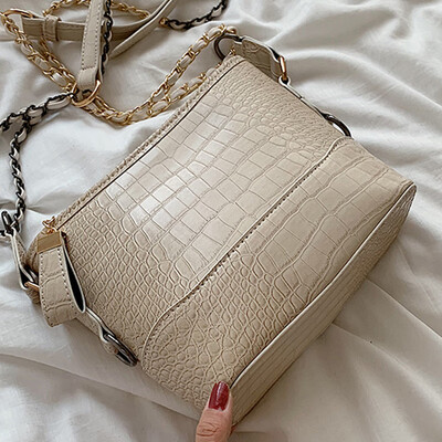 

Women 2019 spring&summer new wave Korean version of Joker crocodile pattern wandering womens bag letter Messenger bag shoulde