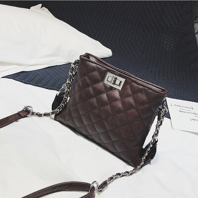

Hong Kong style retro small bag female 2019 new wave Korean version of the wild diagonal shoulder single embroidery thread rhombic chain bucket bag