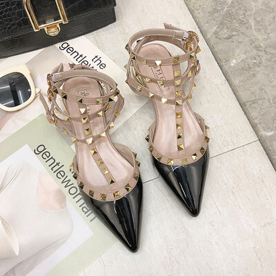 

2019 new net red pointed heel rivet flat heel Baotou sandals thick heel willow nail wedding shoes pregnant women short heel shoes